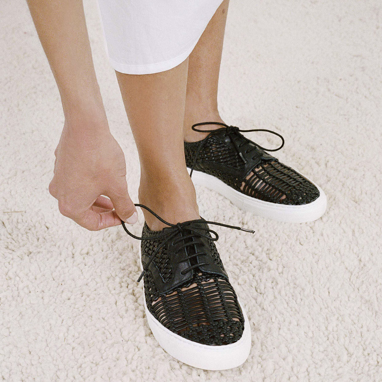 Mellow Yellow Baskets en Cuir Bea noires