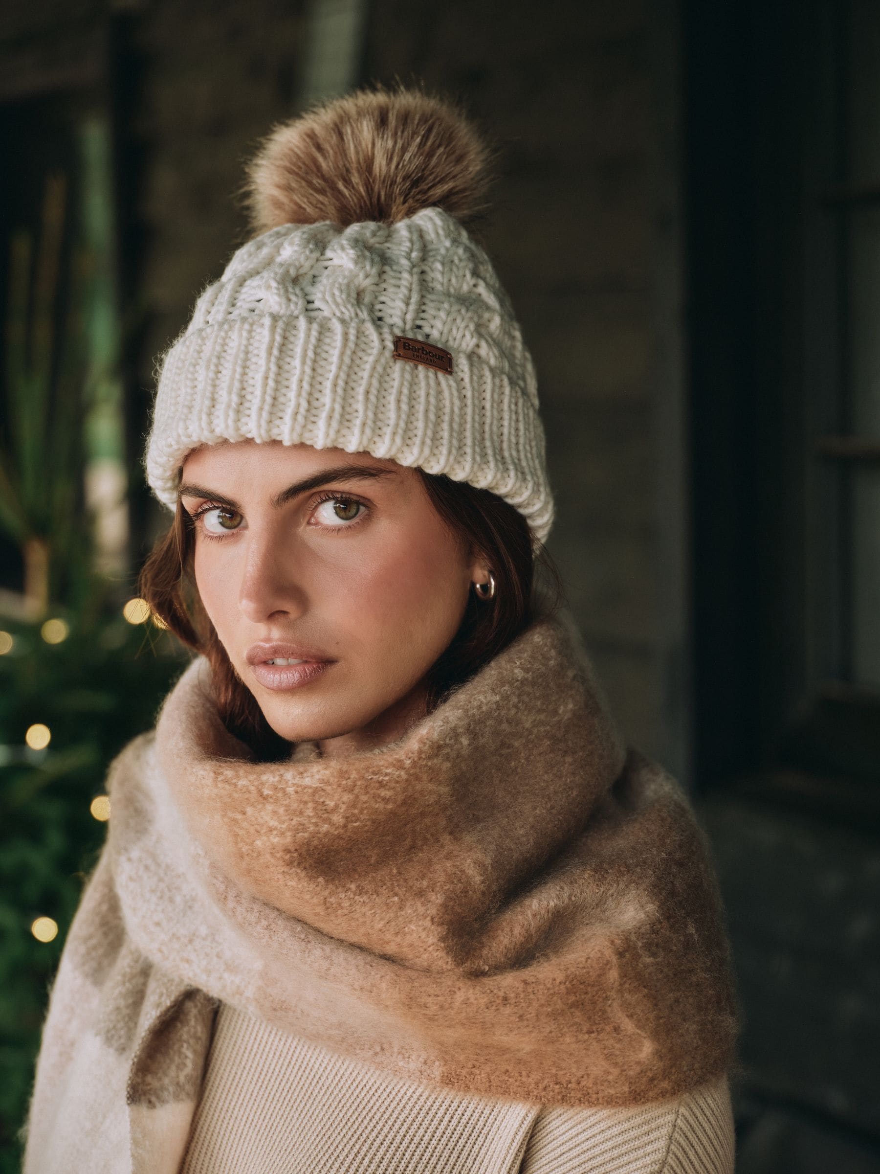 Crème Penshaw - Barbour® Penshaw Beanie-muts met pompon