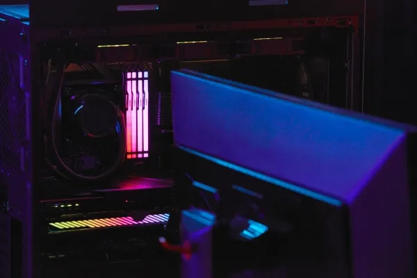 Kingston FURY Beast RGB - DDR5 - sæt - 32 GB: 2 x 16 GB - DIMM 288-PIN - 6000 MHz / PC5-48000 - CL30 - 1.4 V - ikke bufferet - on-die ECC - sort