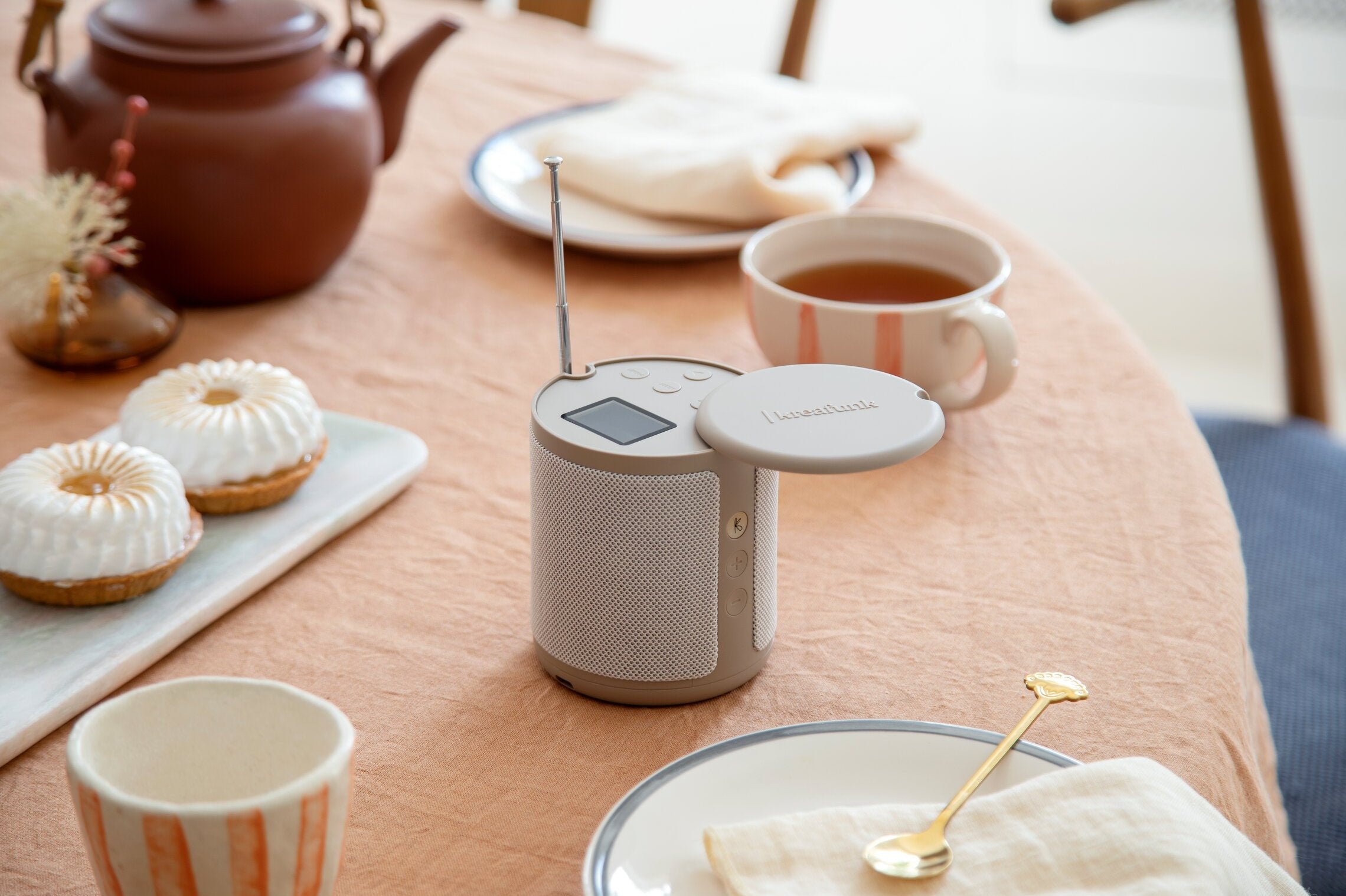 Kreafunk  Dabbie DAB/FM radio & bluetooth højttaler - Ivory Sand
