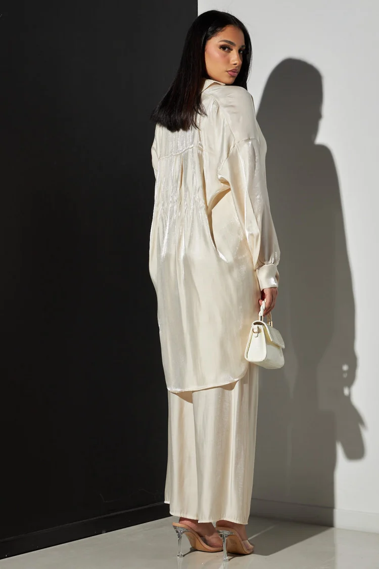 Ensemble 2 pièces chemise + pantalon satiné écru