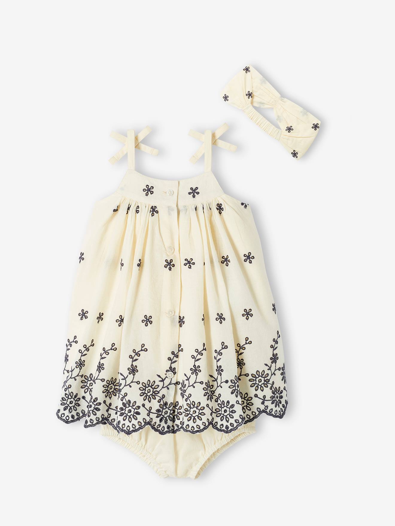 Conjunto para bebê: vestido bordado, calcinha tipo bloomer e faixa de cabelo bege combinando.