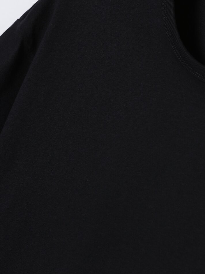 Camiseta básica de corte longo - Preta
