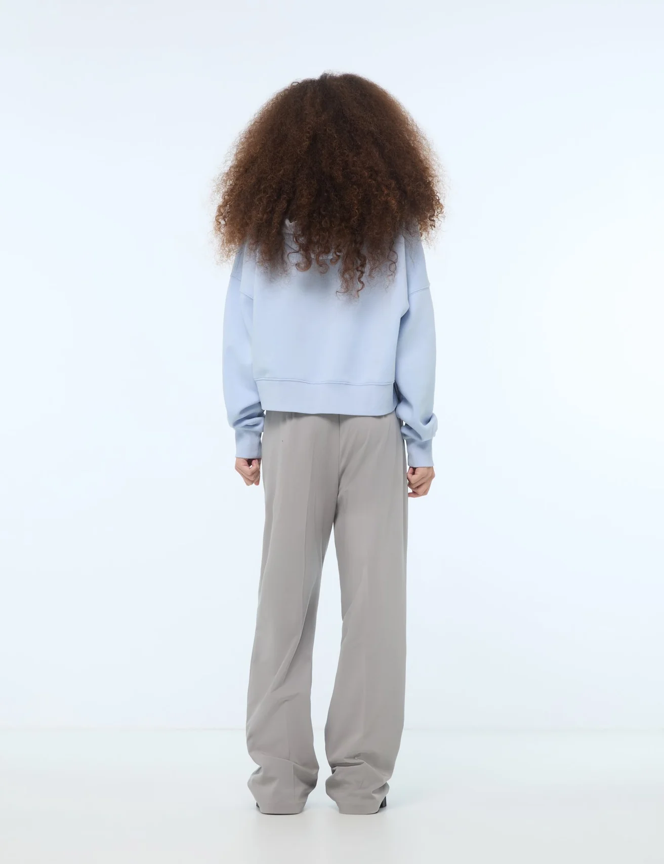 Pantalon tailleur avec ceinture gris clair