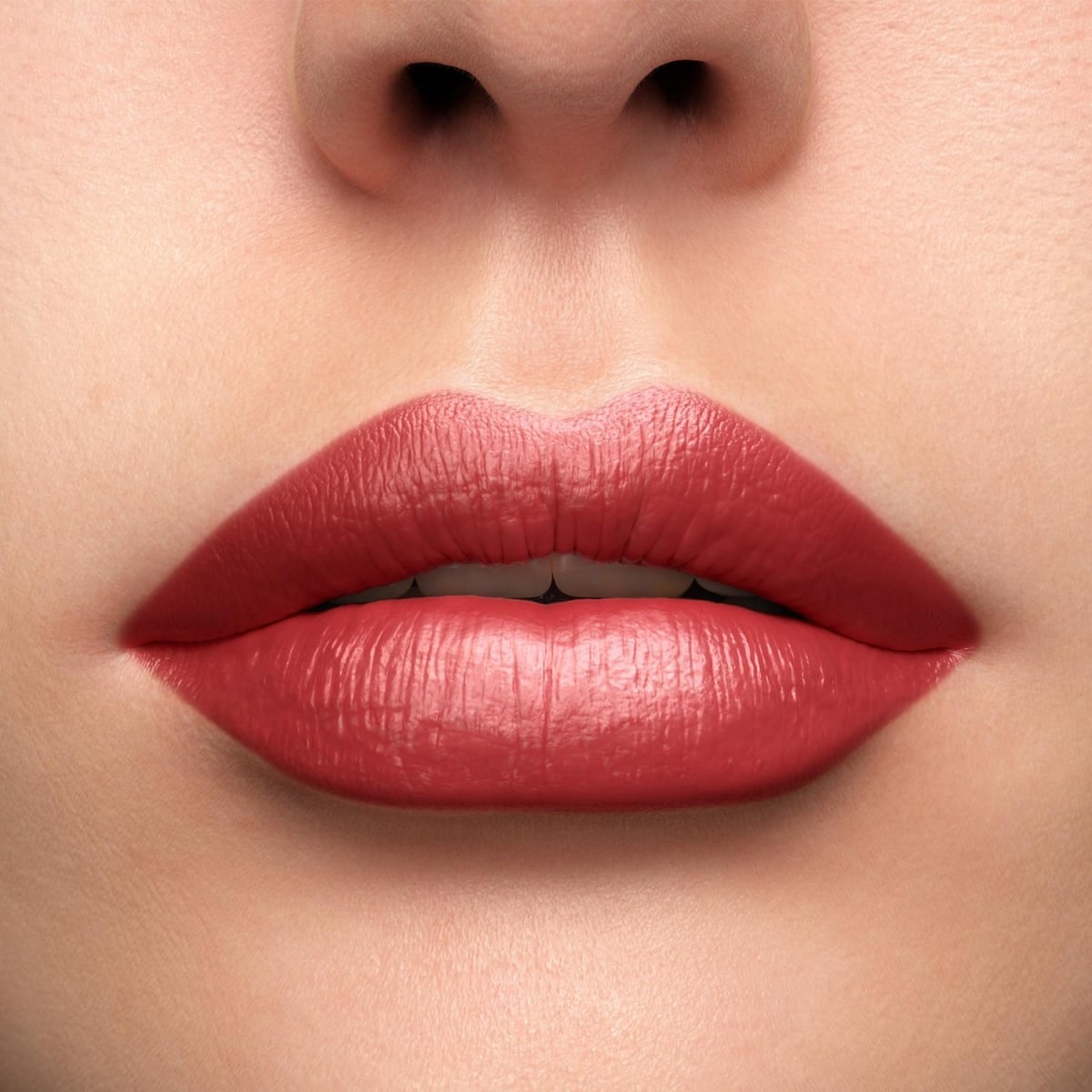 LANCÔME L'Absolu Rouge Rouge à Lèvres Satiné – Hydratation &  Confort Longue Tenue
