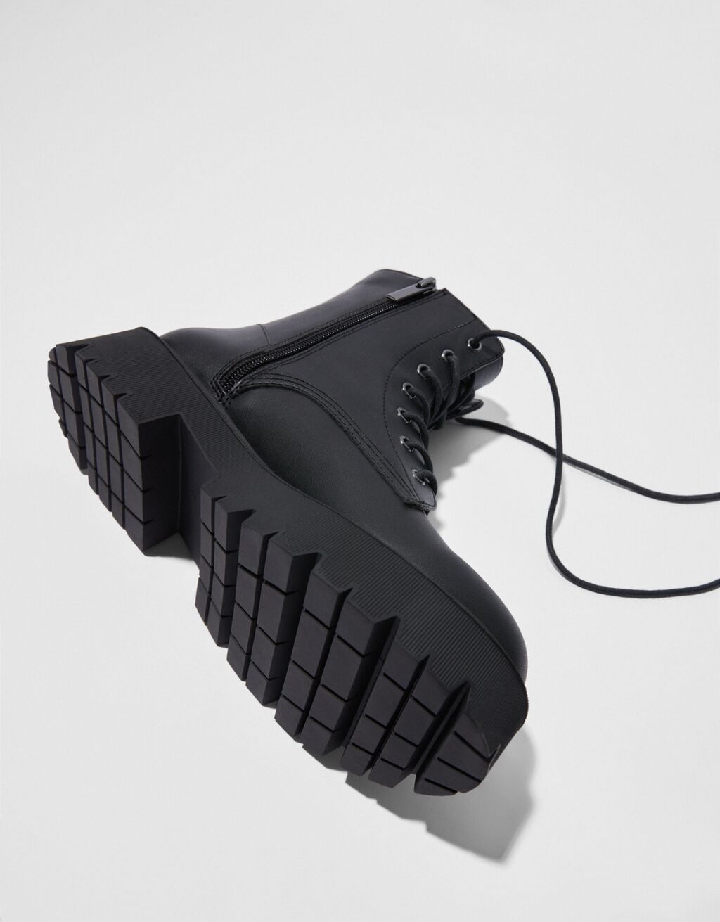 Botas de cano curto sem cadarço