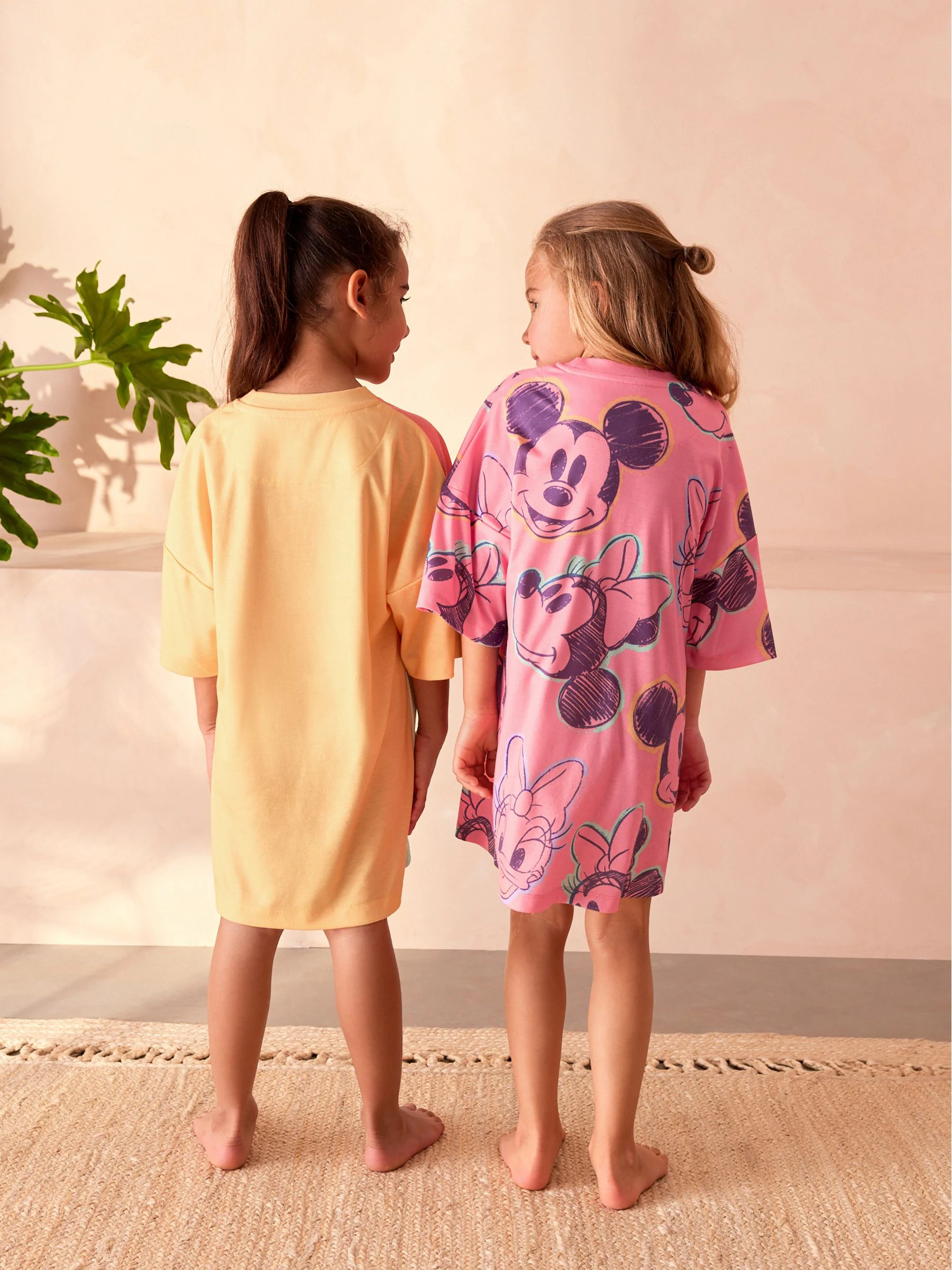 Roze - Verpakking van 2 Minnie Mouse nachthemden (2 - 15 jr)