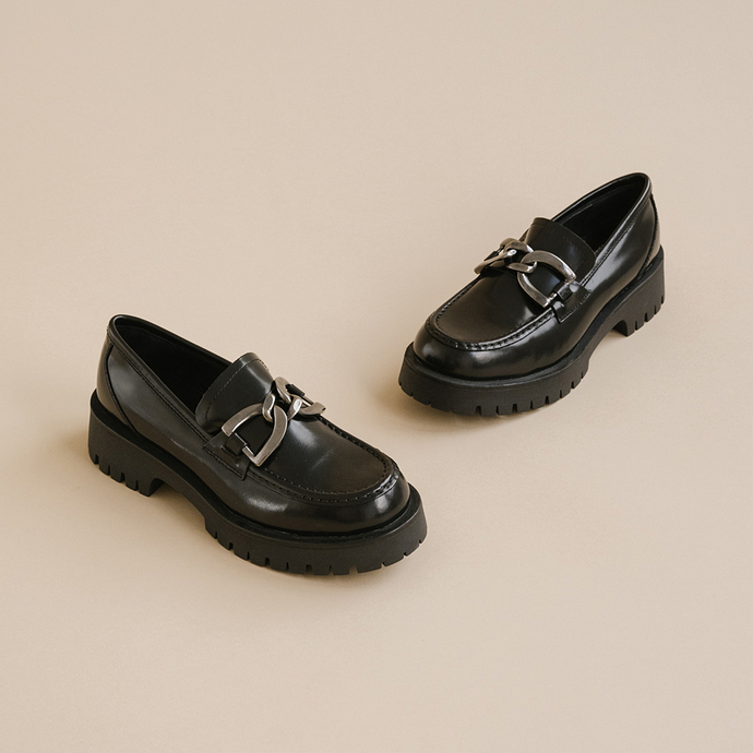 Mocassins à talons plats et mords  en cuir glacé noir