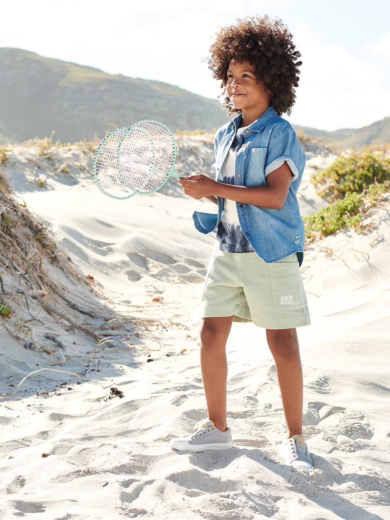 Bermuda infantil lisa marrom-clara em tecido atoalhado com estampas
