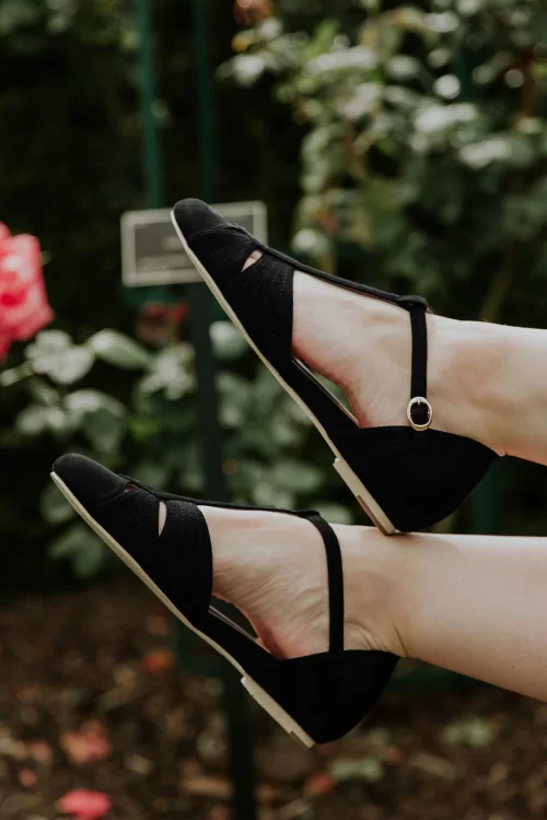 Charlie Stone London T-strap flats in zwart