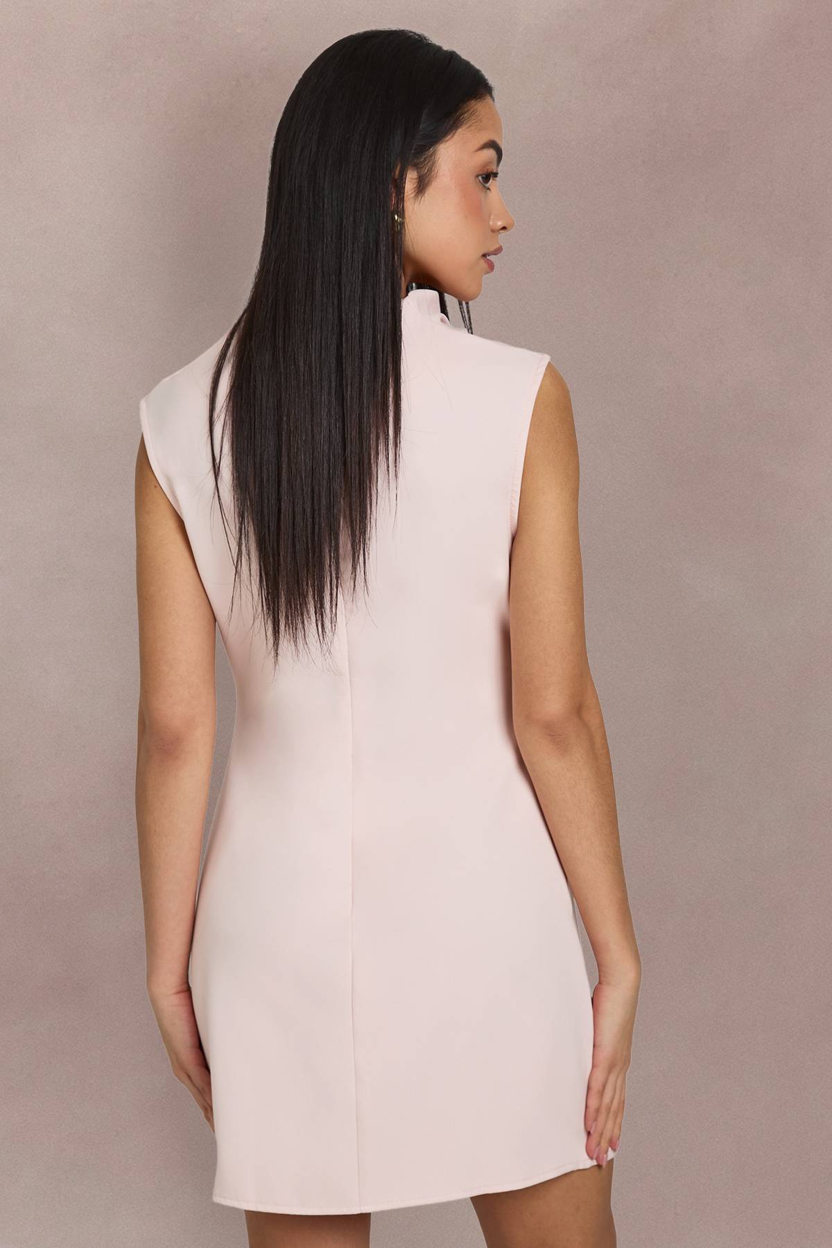 boohoo Robe Courte À Détail De Plis Et Col Bénitier