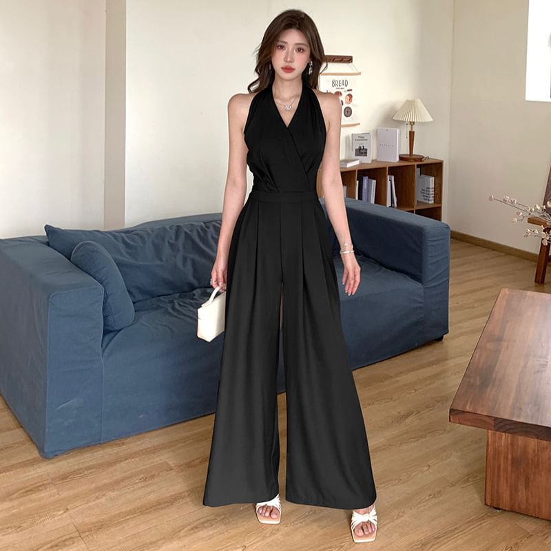 Yilda - Halter jumpsuit met wijde pijpen en wikkeldessin