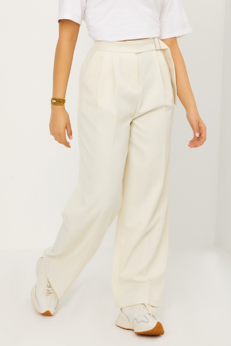 Pantalon tailleur pour mariage à ceinturé écru