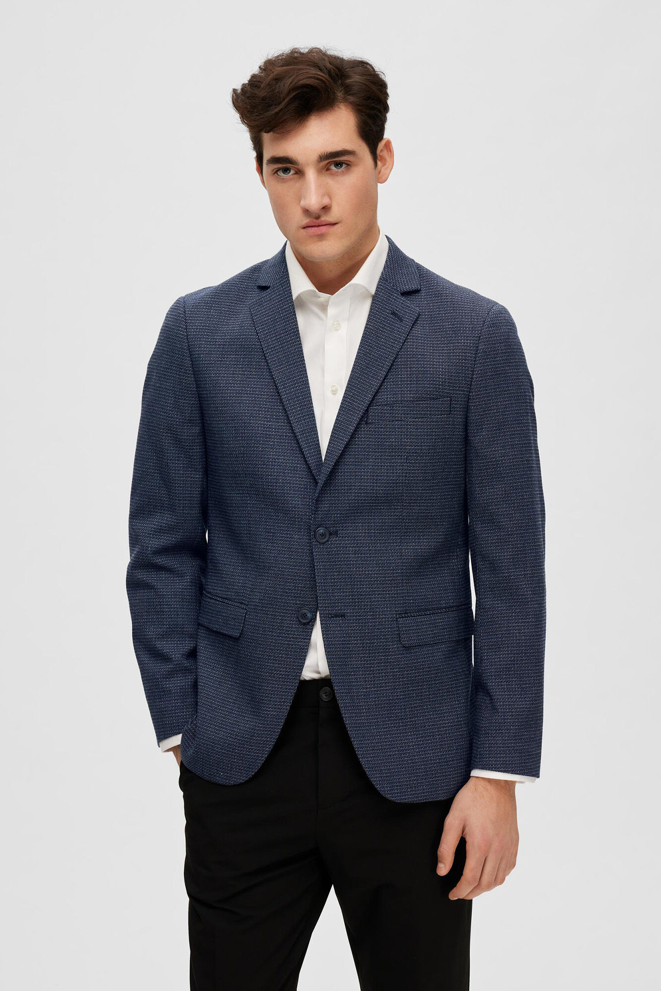 Blazer estruturado de corte slim, confeccionado com materiais reciclados - Azul marinho