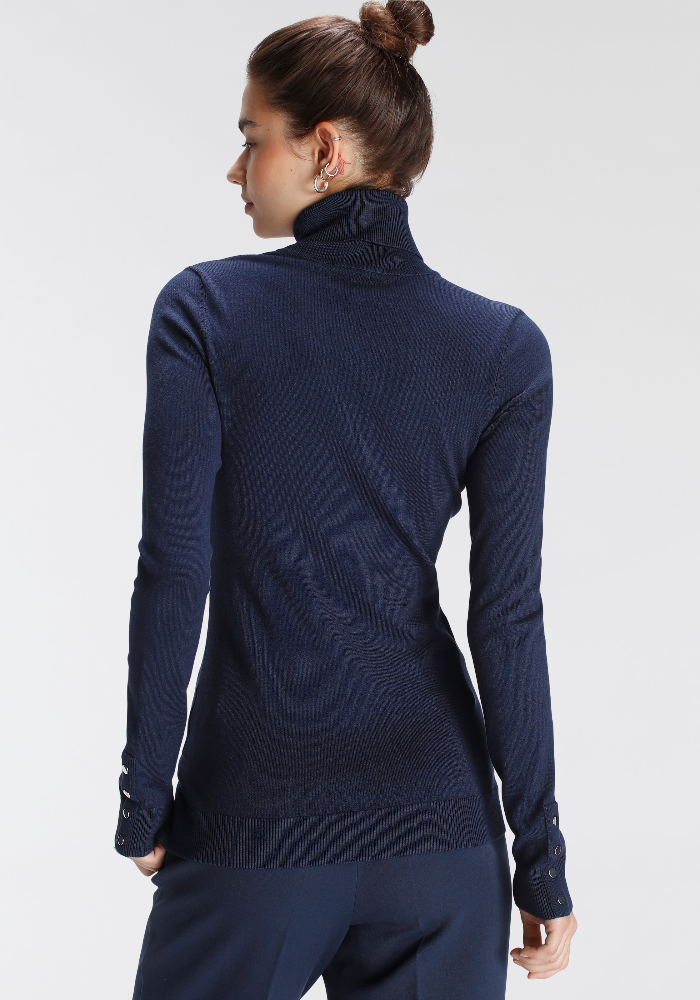 Tamaris Rollkragenpullover , in enger Form mit Knopfdetails