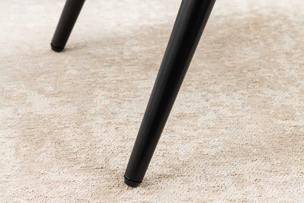 Moderner Hocker SCANDINAVIA grau Samt schwarze Metallbeine Fußhocker