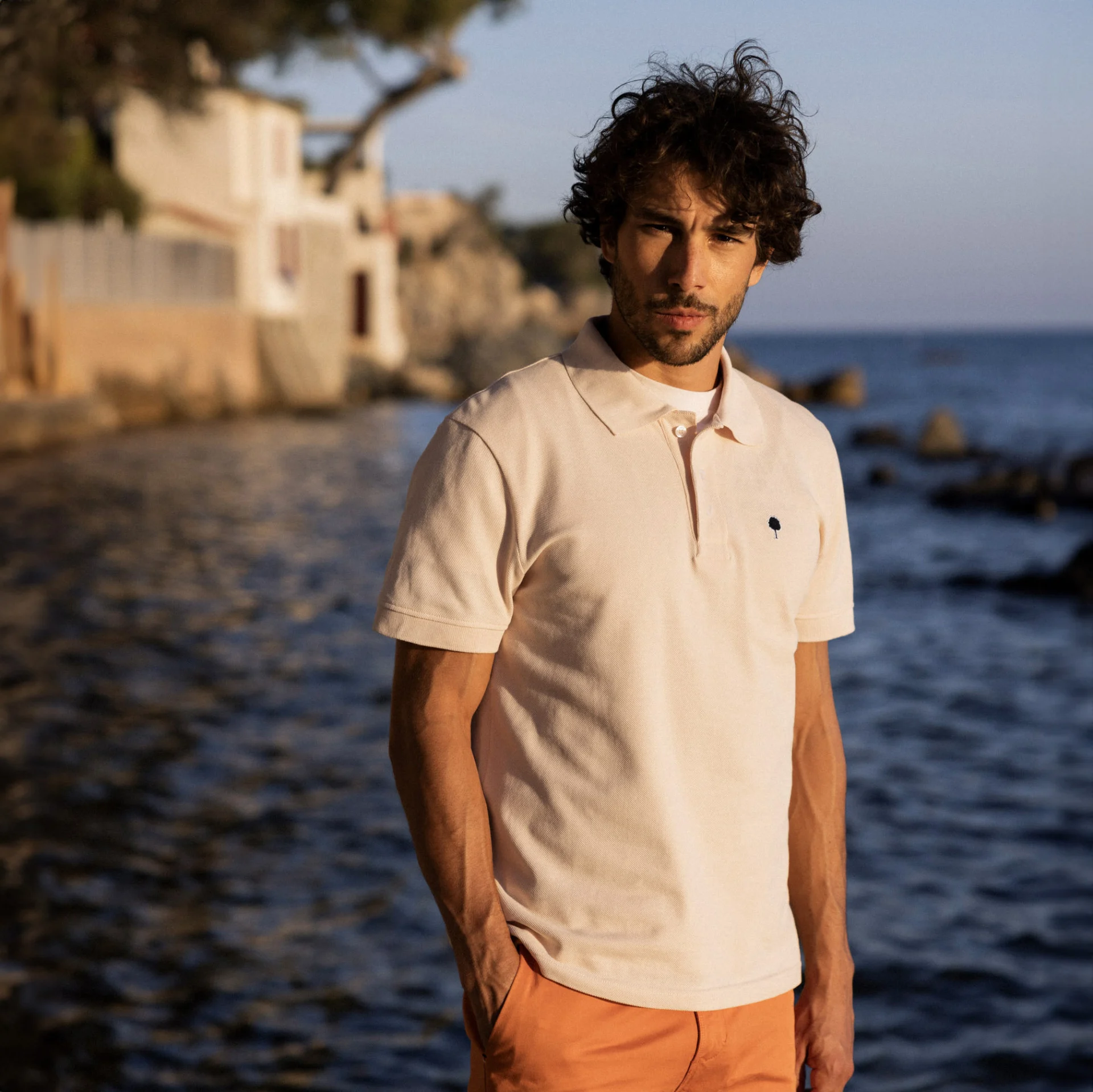Polo rose pâle broderie arbre coton et coton recyclé - modèle lumigny