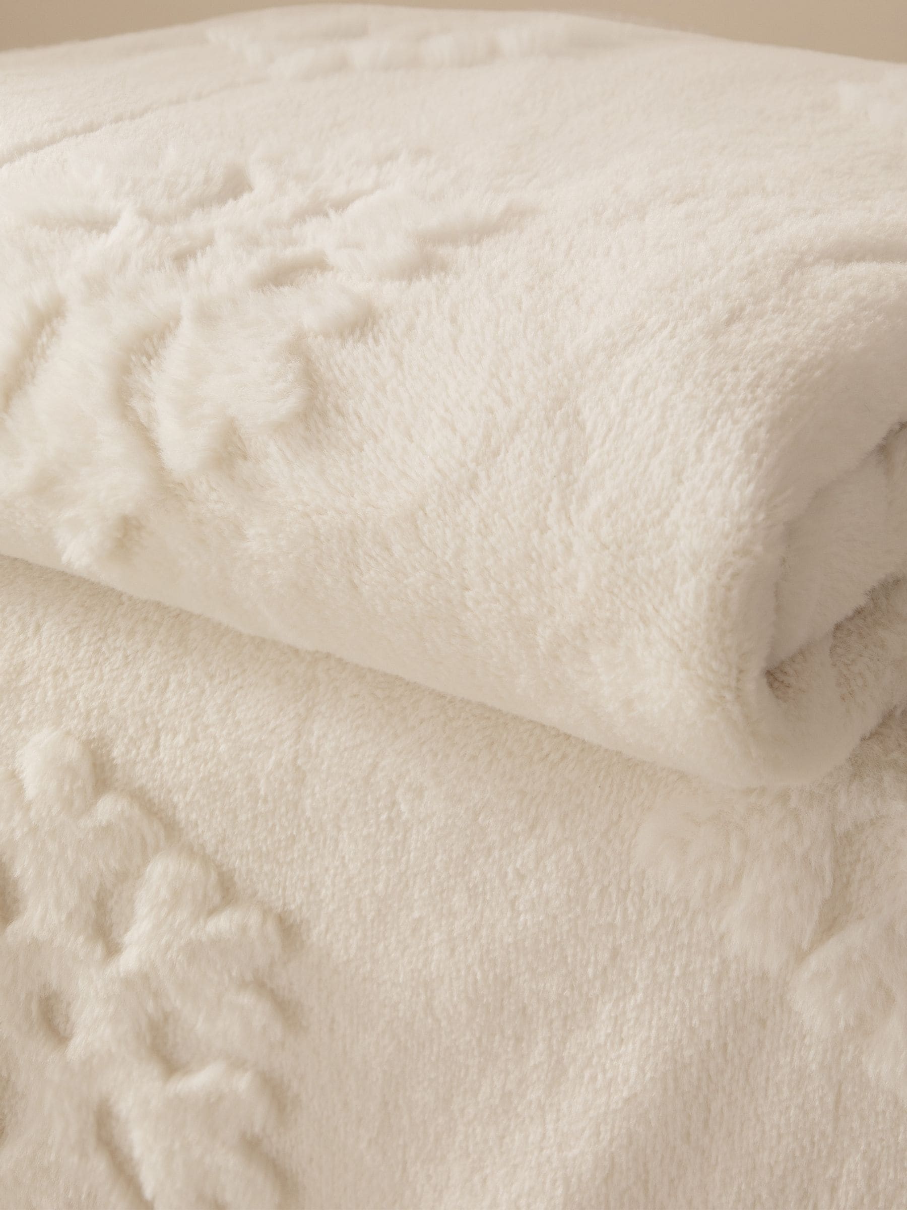 Furn Christmas Snowflakes Faux Fur Throw