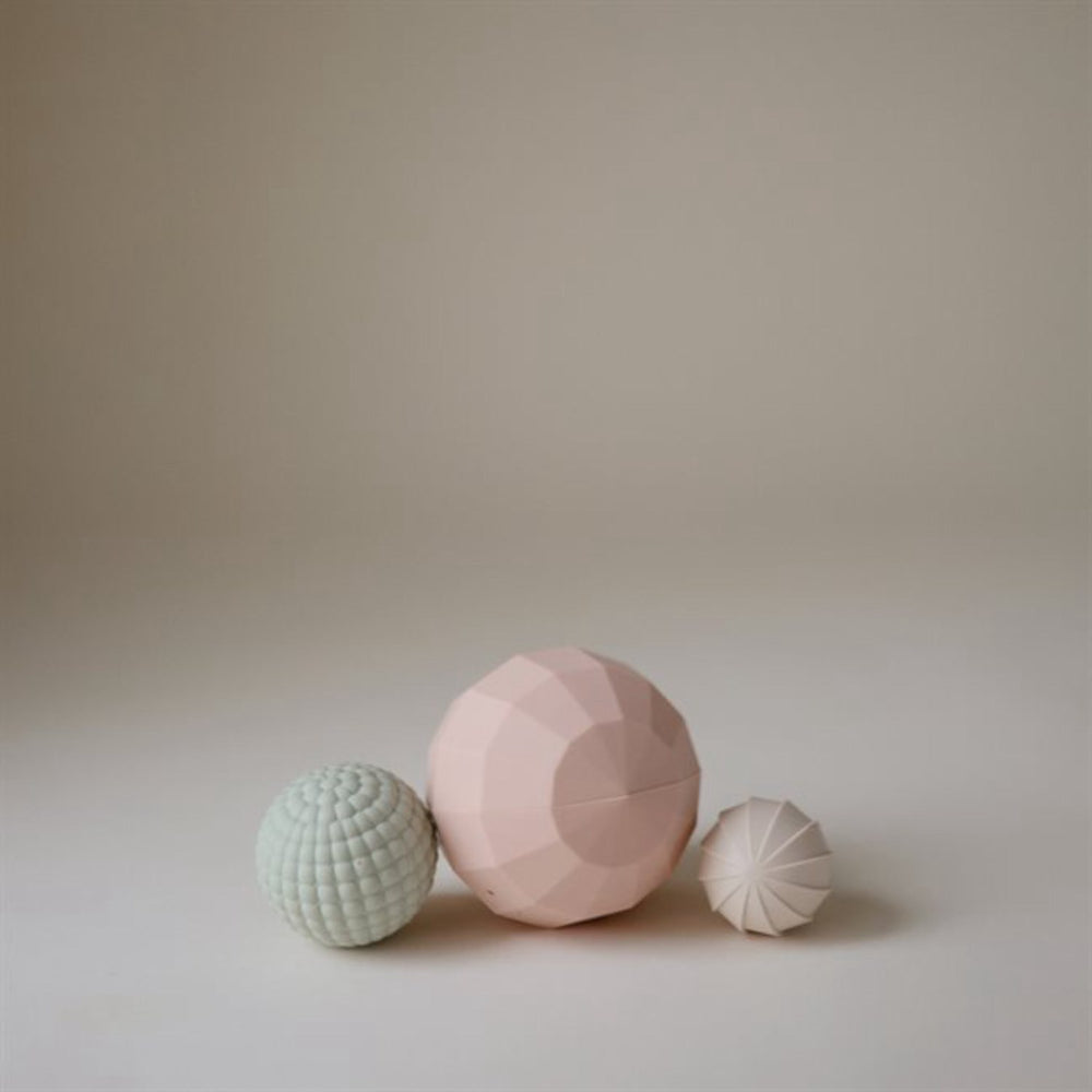 Køb Mushie Blush ​​Nesting Spheres Sanselegetøj