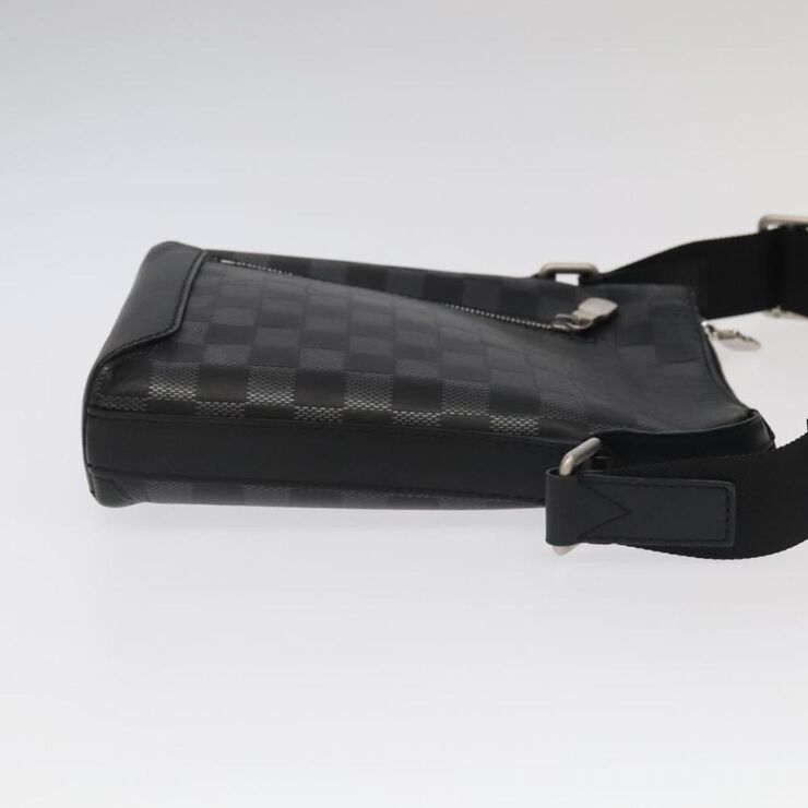 Louis Vuitton Vintage Louis Vuitton Shoulder Bags Black