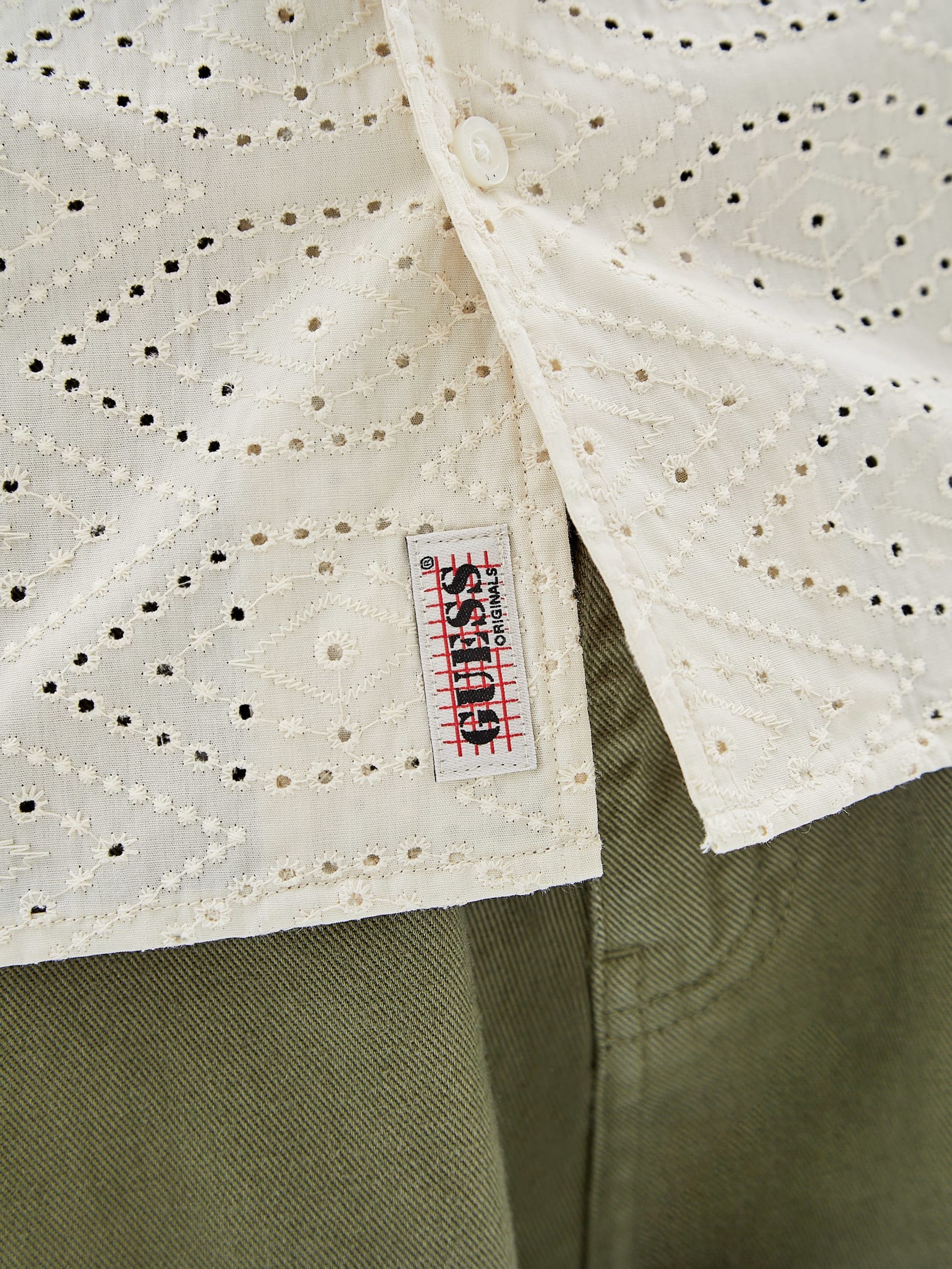 Camisa com detalhes em ilhós GUESS Originals