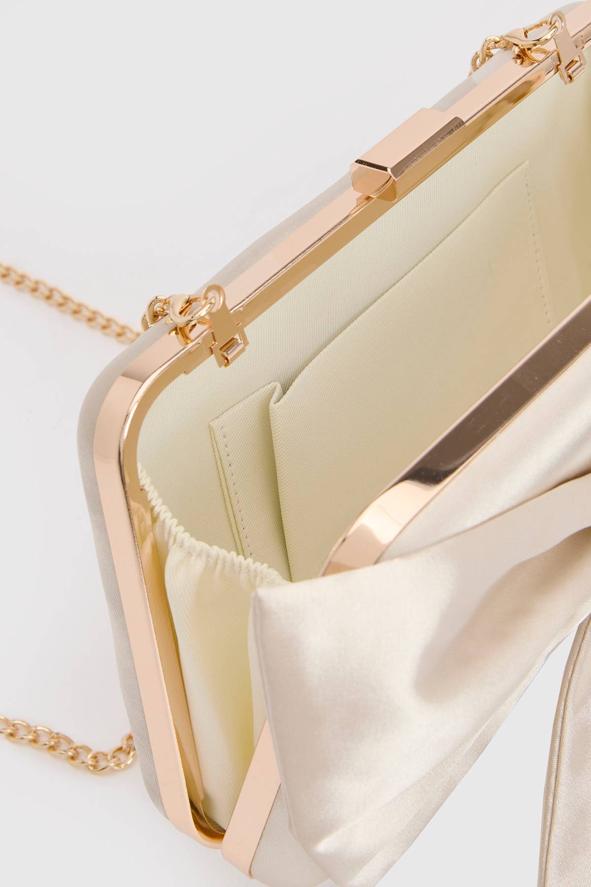Oasis Pochette Azalea En Satin Avec Nœud Décoratif