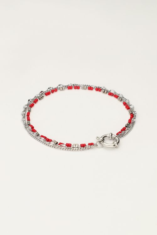 Driedubbele armband met rode kralen