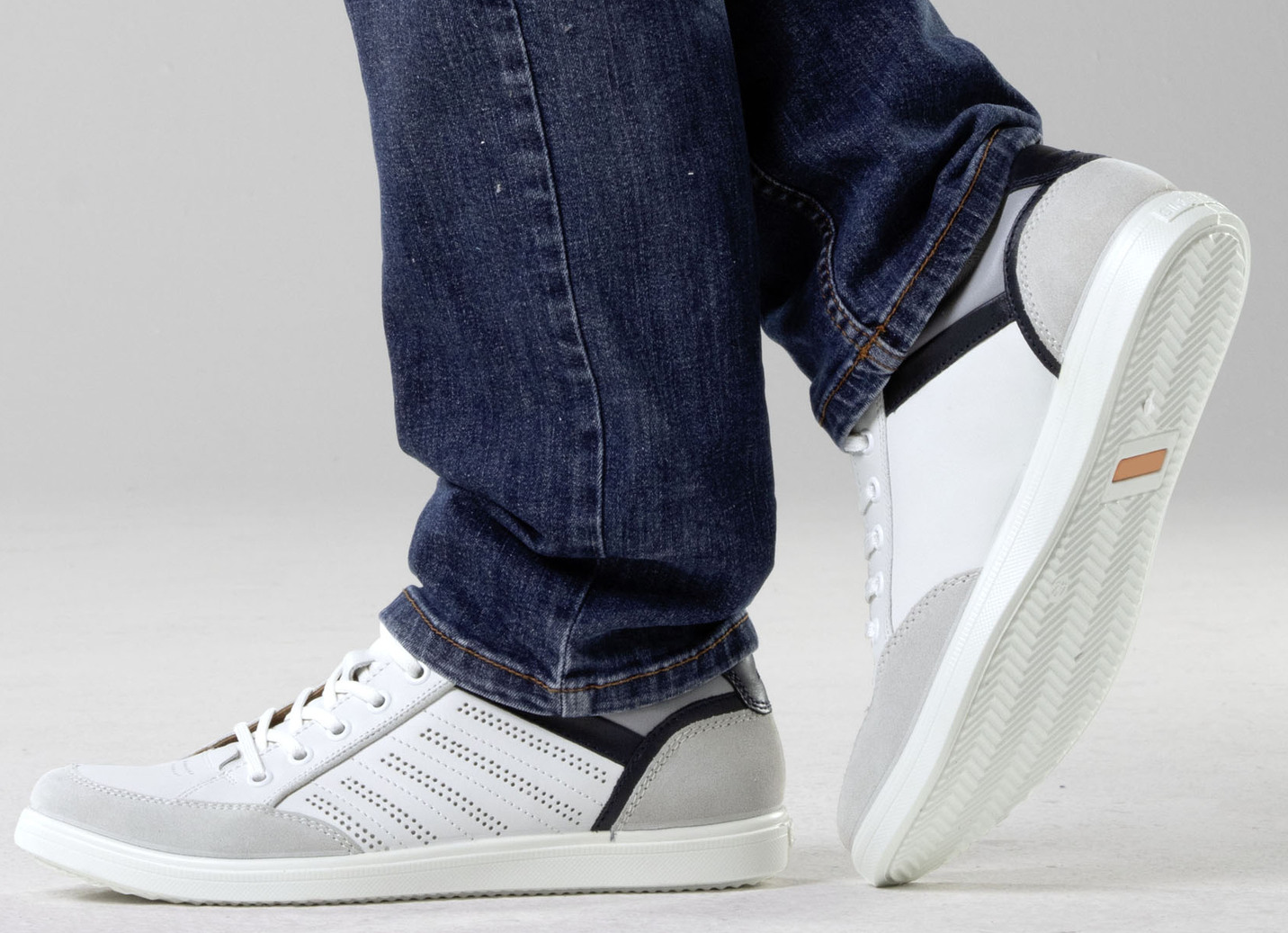 GINO Galante Sneaker mit Kontrast-Besätzen und Zierlochung