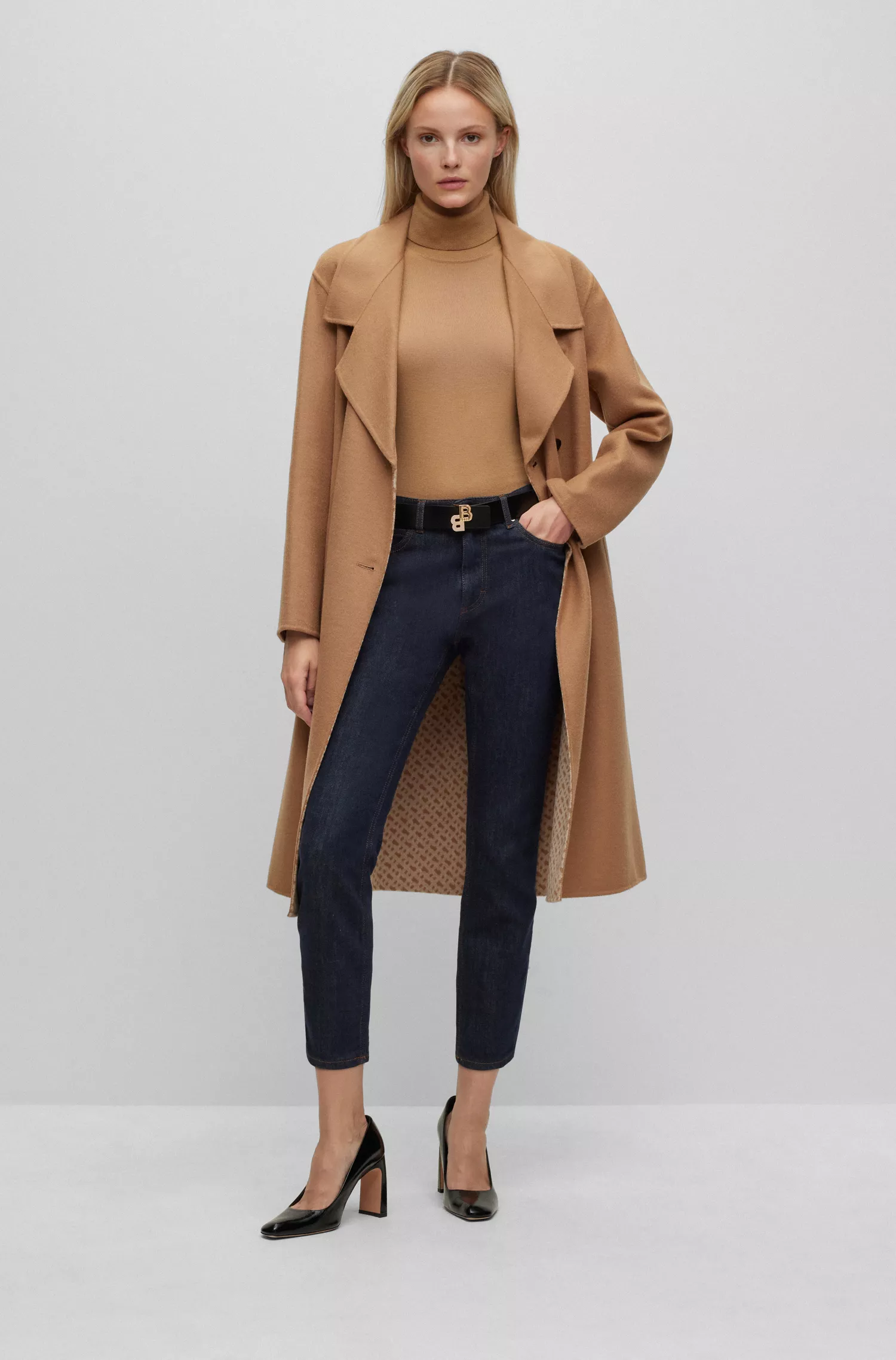 Calça jeans cropped BOSS preta, corte slim, em denim stretch Stay Indigo.