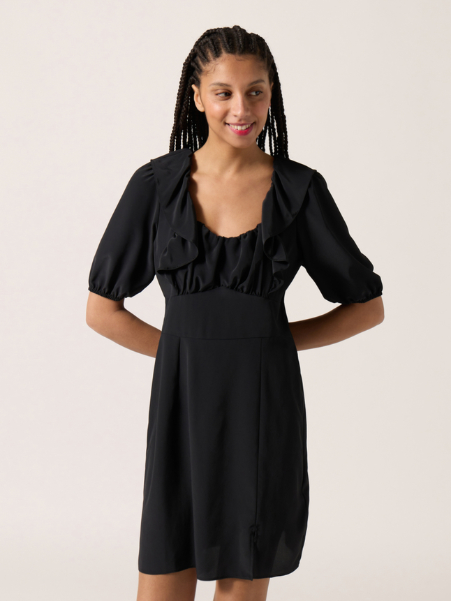 Robe courte à manches courtes