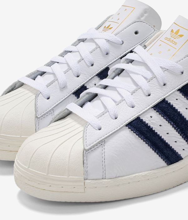 adidas x Pop Trading Company Superstar ADV Schuh (white collegiate navy)