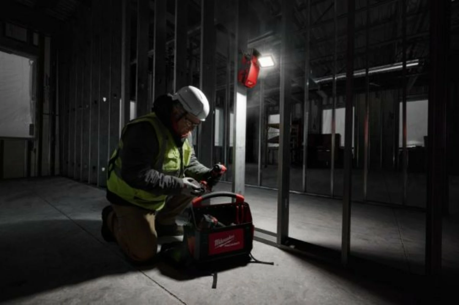 Milwaukee M18 PAL2-0 18V Li-Ion draaibare Area lamp - 2000Lm