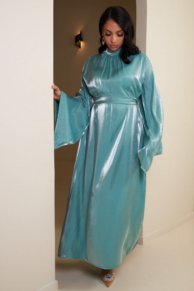 Robe vert d' eau satinée et pailletée