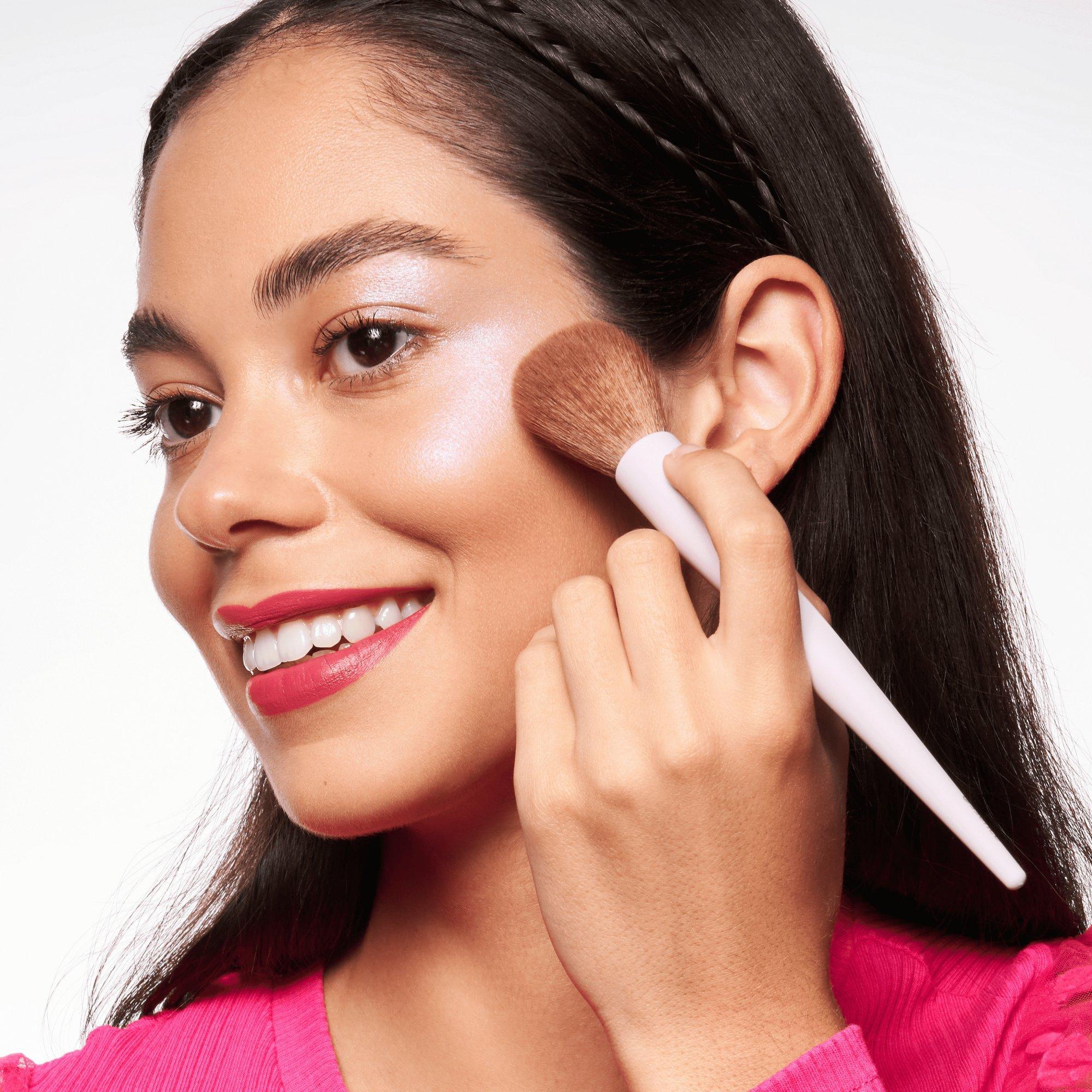 pinceau blush et illuminateur