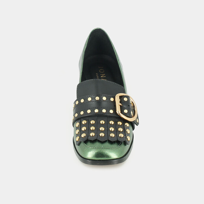 Mocassins à talons et pattes frangées  et cabochons en cuir métallisé vert