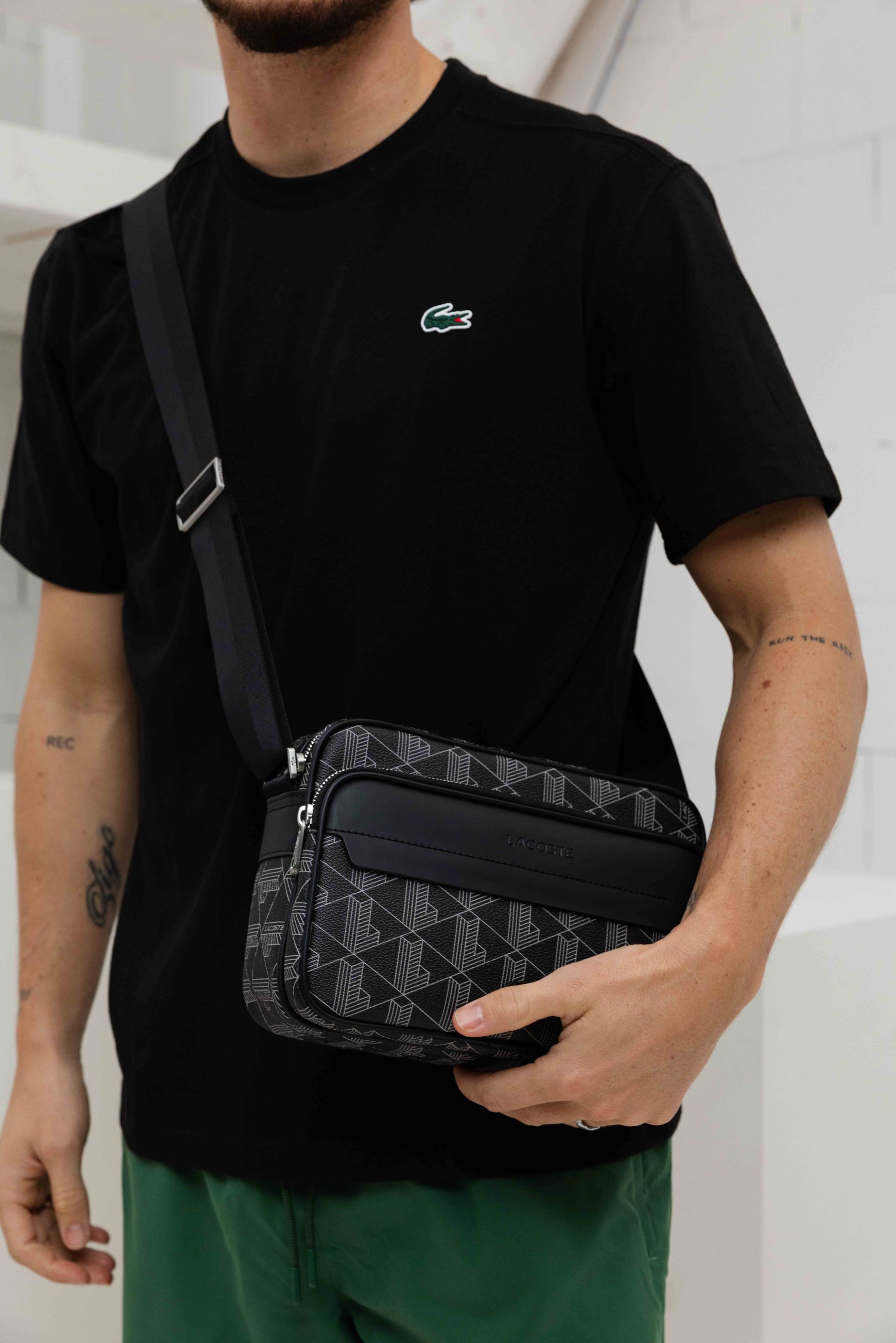 Lacoste Monogram The Blend Schoudertas Heren Zwart