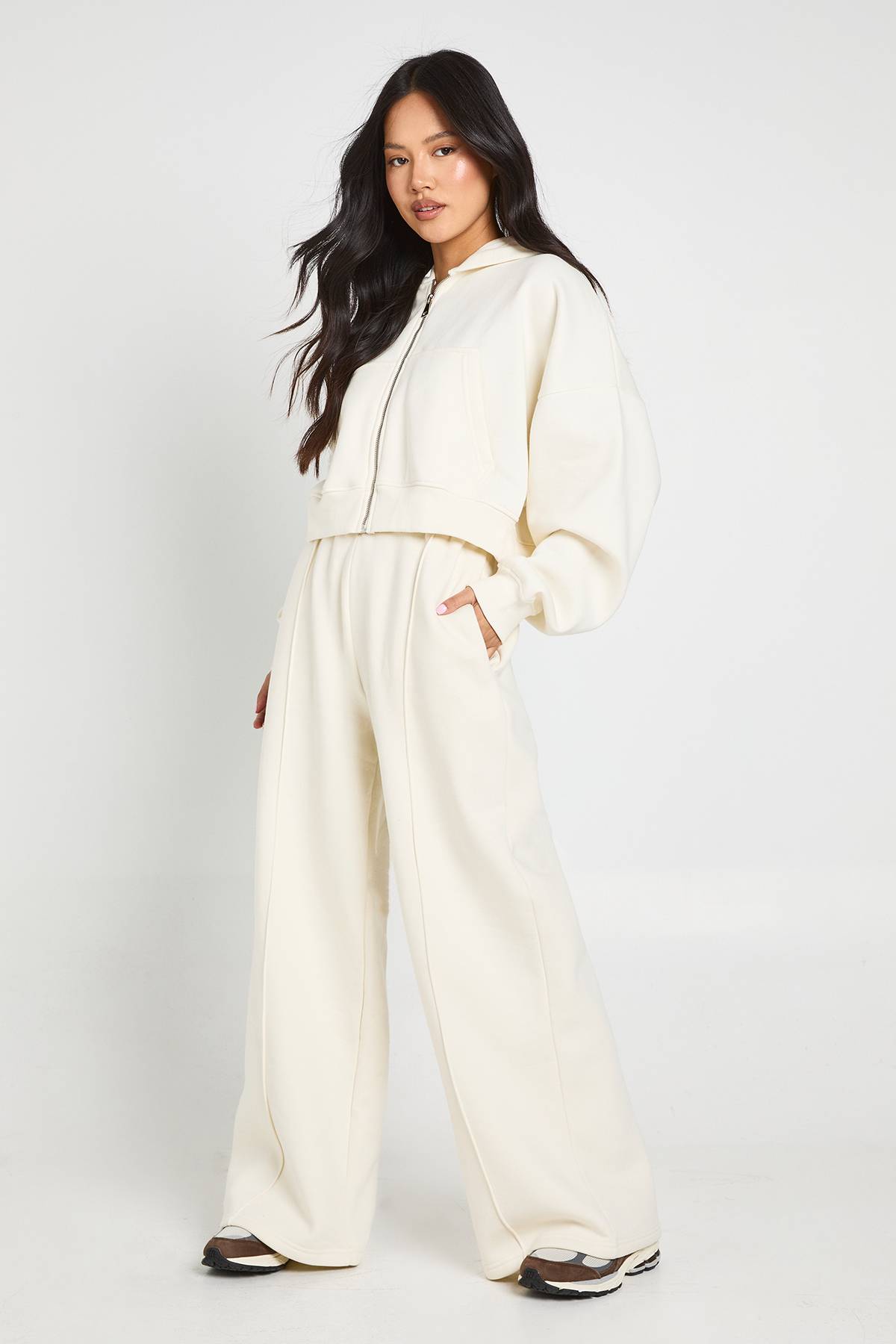 boohoo Petite Pintuck Detail Straight Leg Jogger