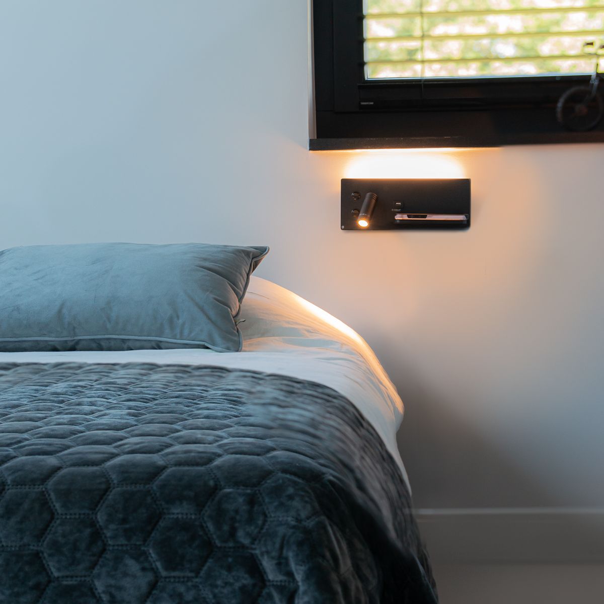 Set van 2 wandlamp zwart incl. LED met USB en inductielader - Riza