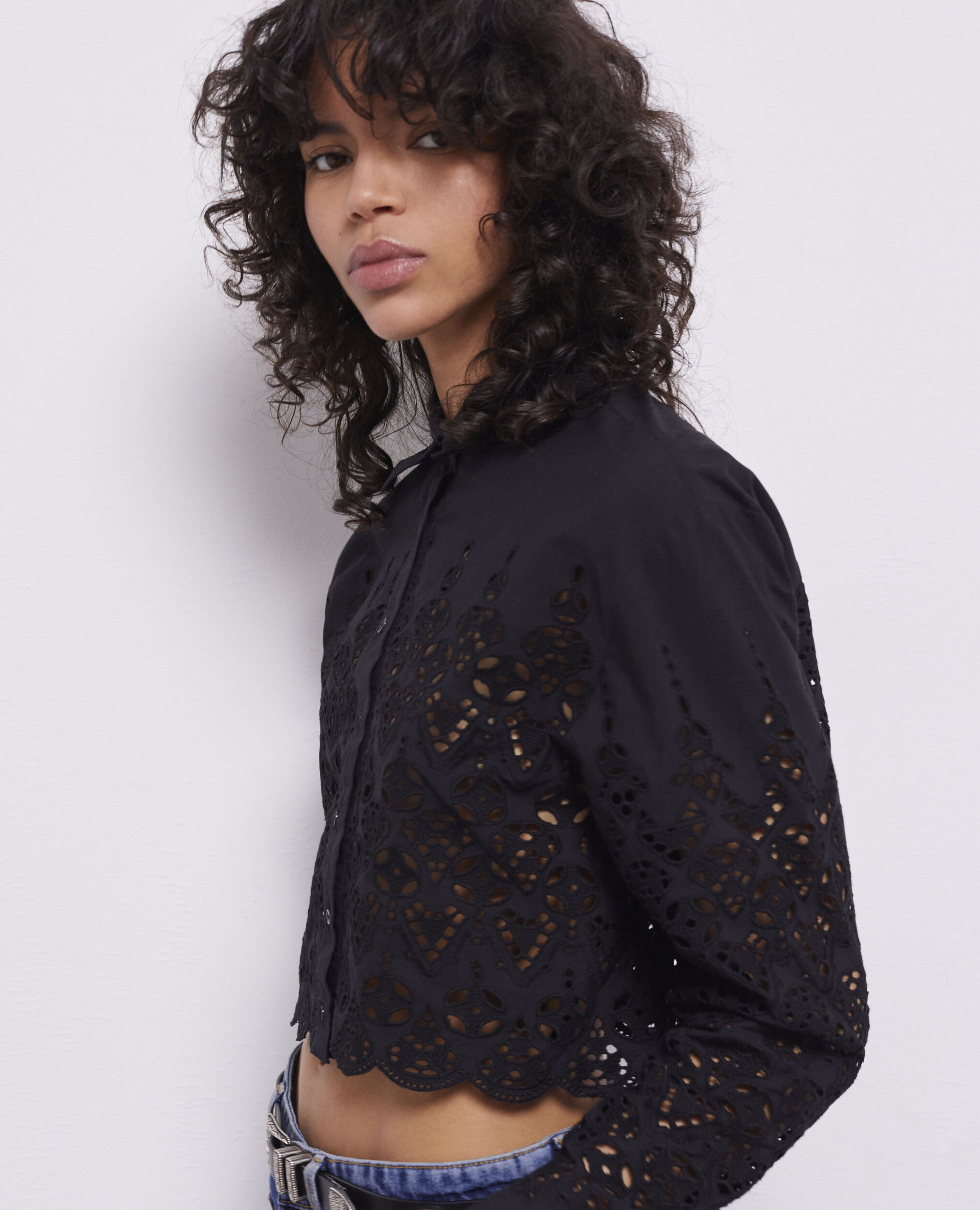 Chemise courte noire avec broderie Anglaise