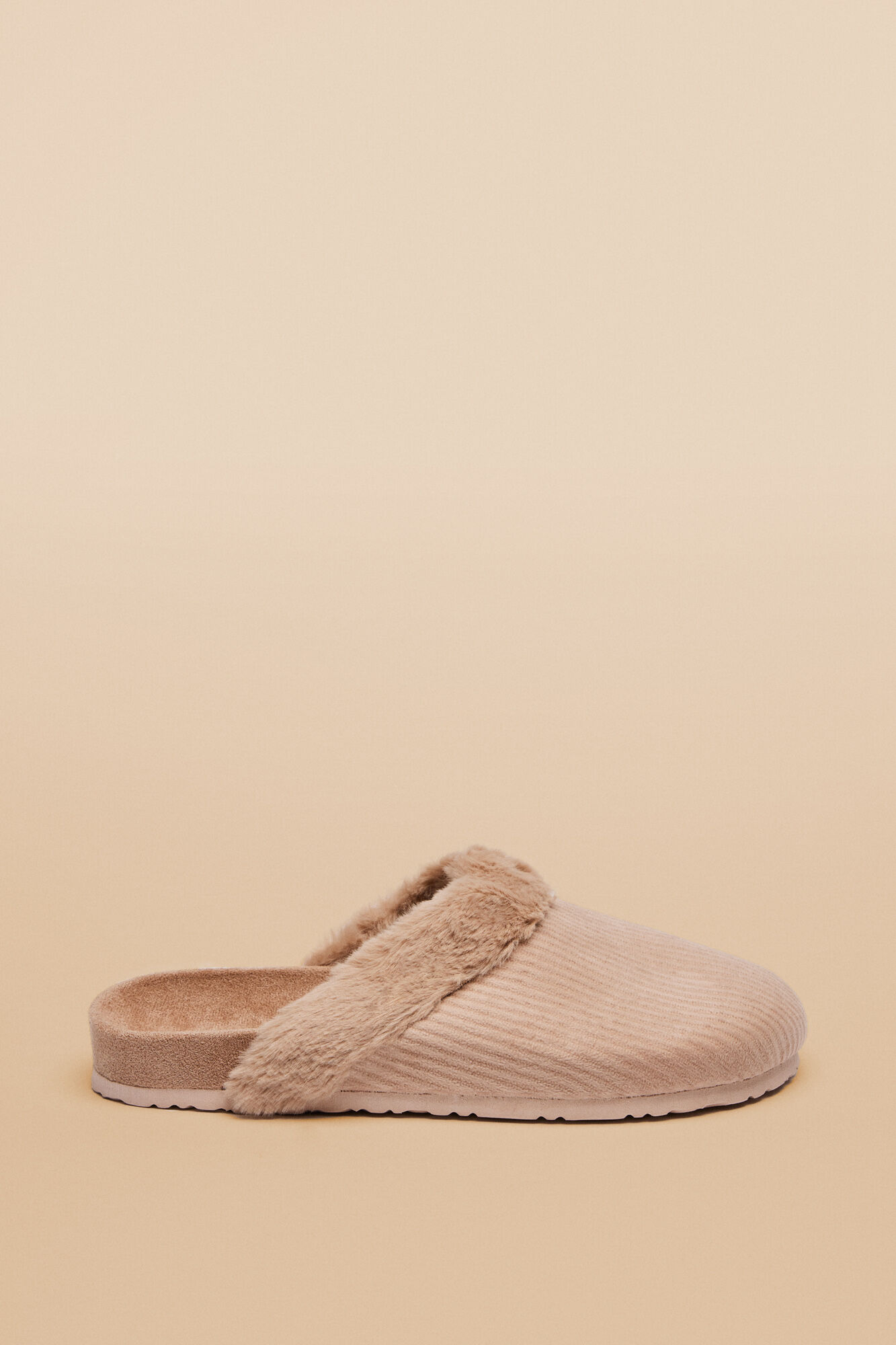 pantufas de veludo cotelê marrom
