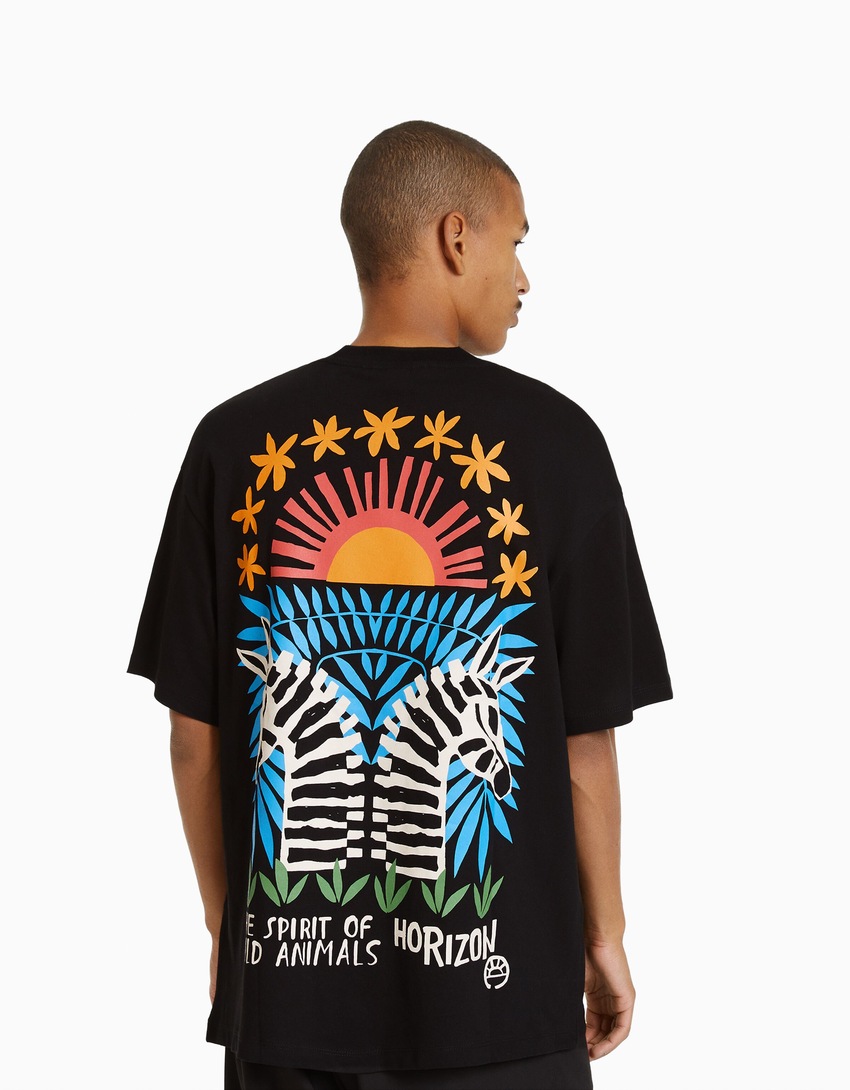 Camiseta de manga curta com estampa e modelagem quadrada