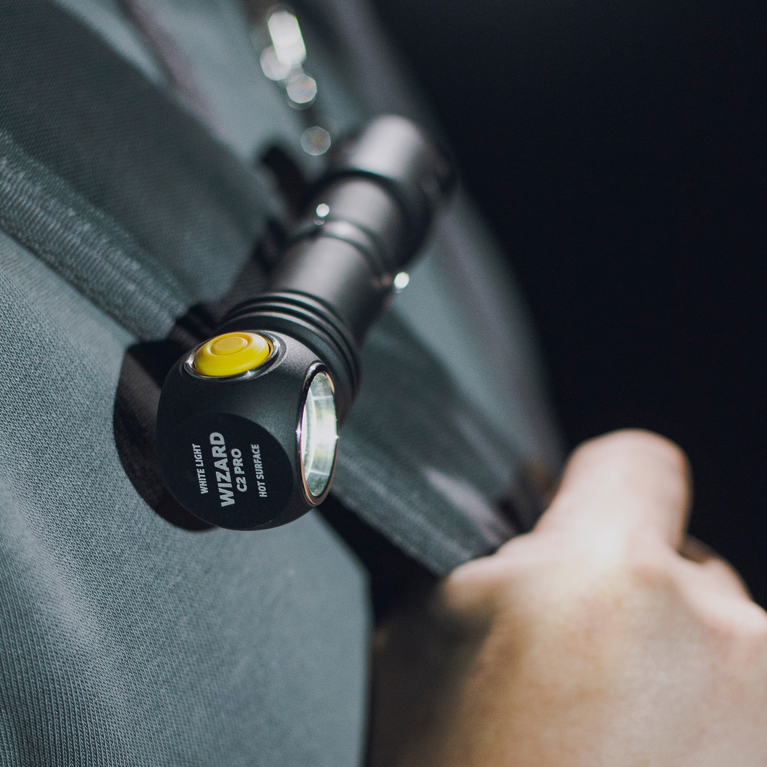 Armytek Wizard C2 Pro Magnet USB Multifunktionstaschenlampe mit Anzeige von Temperatur / Ladezustand / Status schwarz