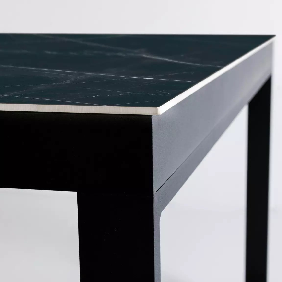 Table de jardin en aluminium et céramique 10 places (240 x 120 cm) Kore Noir marbré