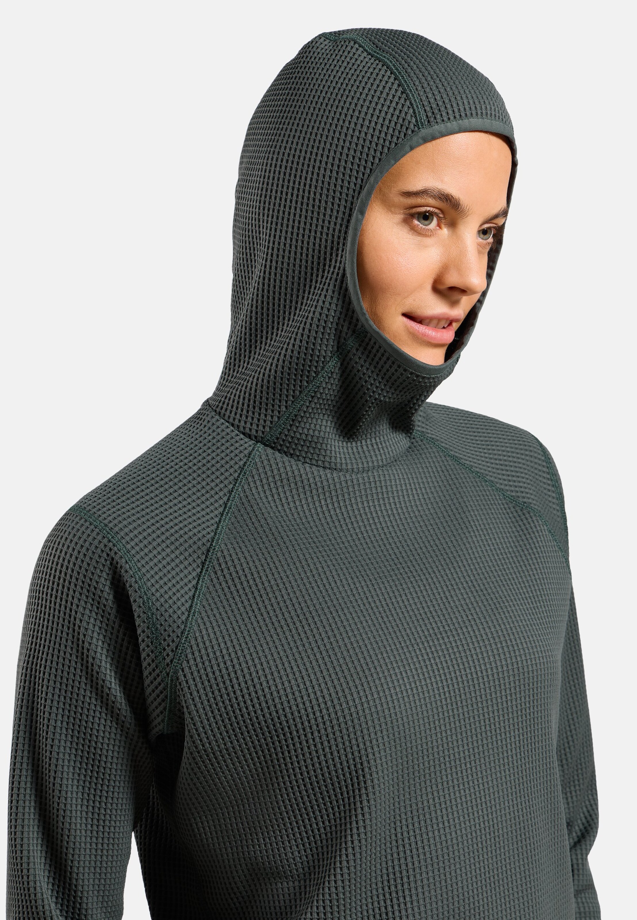 Cubic Multisport Mid Layer mit Kapuze in urban chic