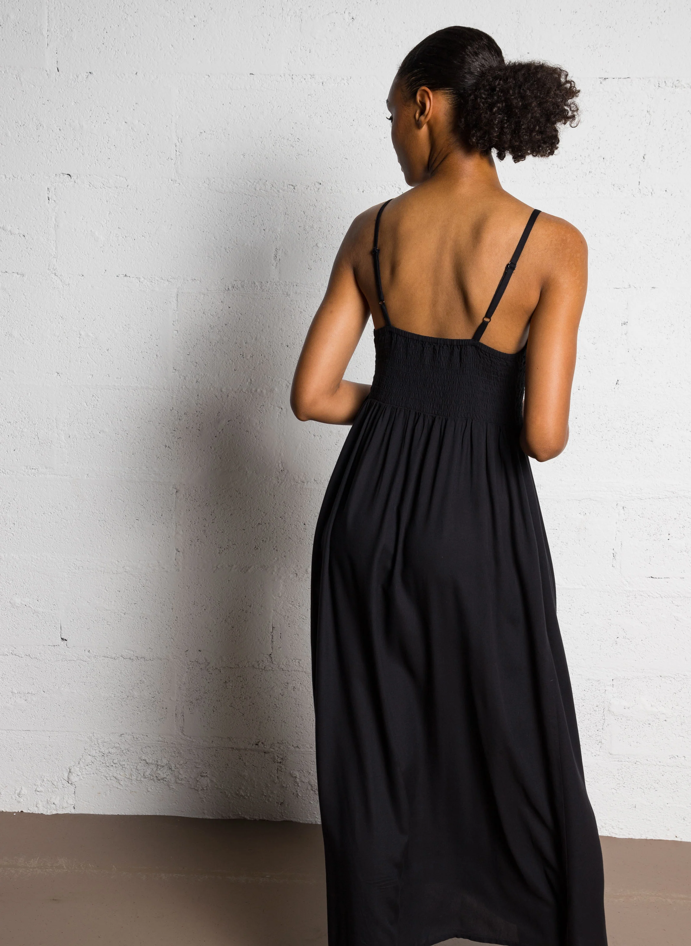 MAELINE - Robe évasée avec macramé | Noir