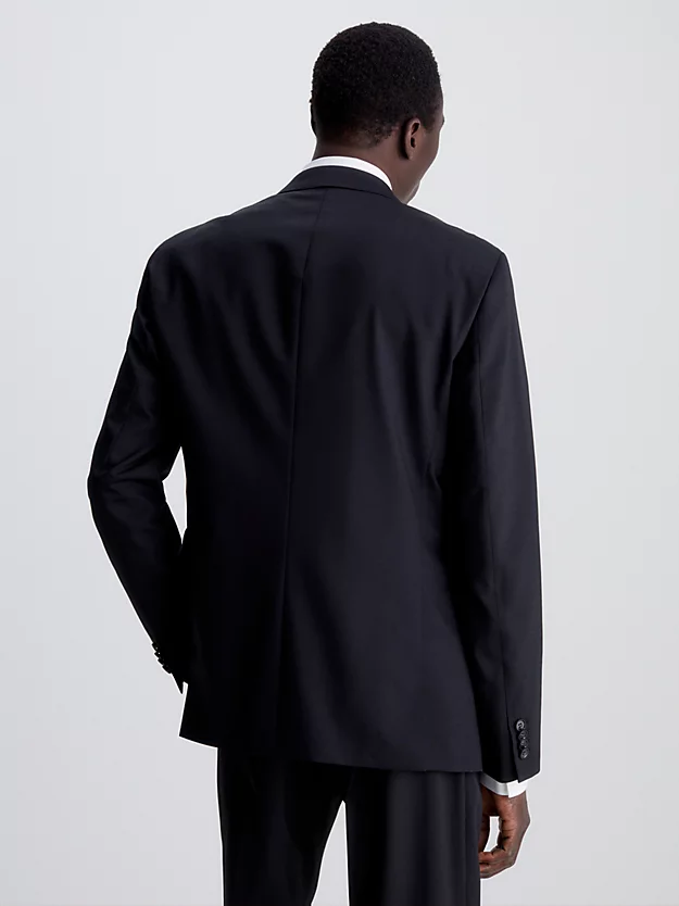 Blazer de abotoamento simples em lã elástica com modelagem slim.