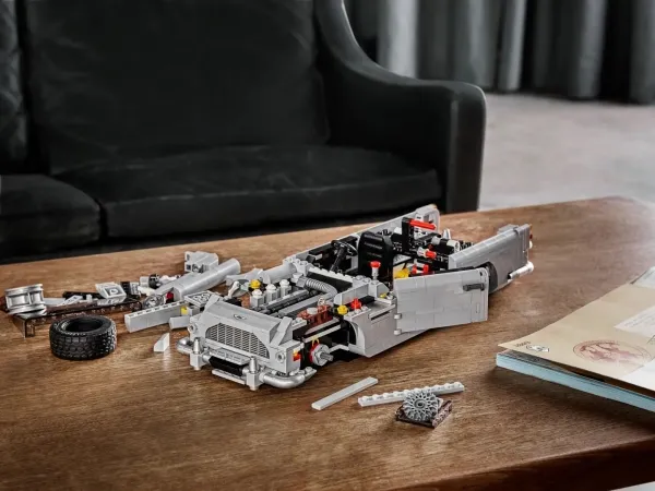LEGO Creator Expert 10262 James Bond™ Aston Martin DB5