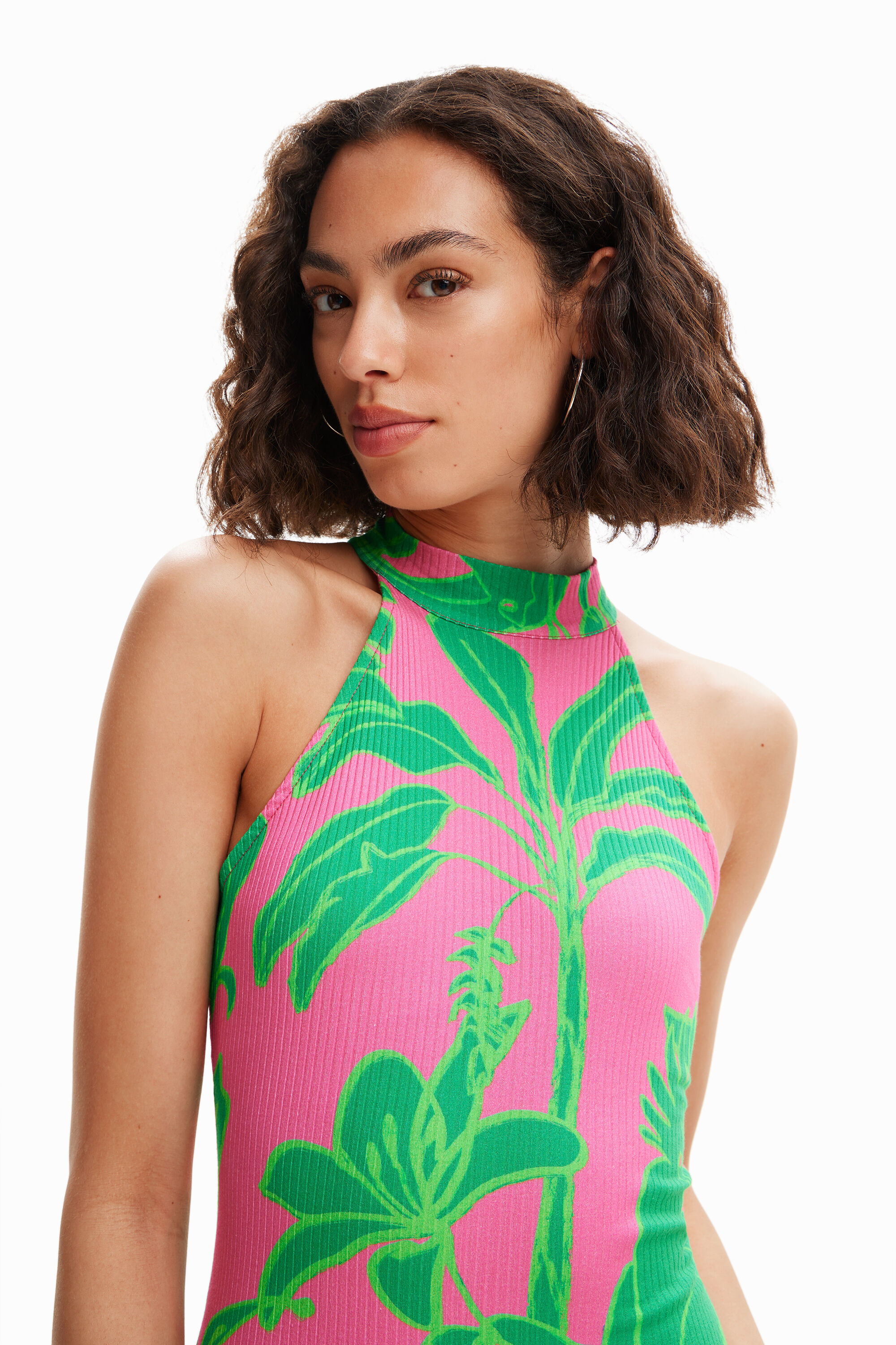 Robe courte encolure dos nu