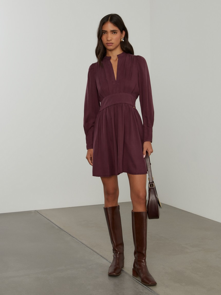 Vestido curto em tencel decote em V