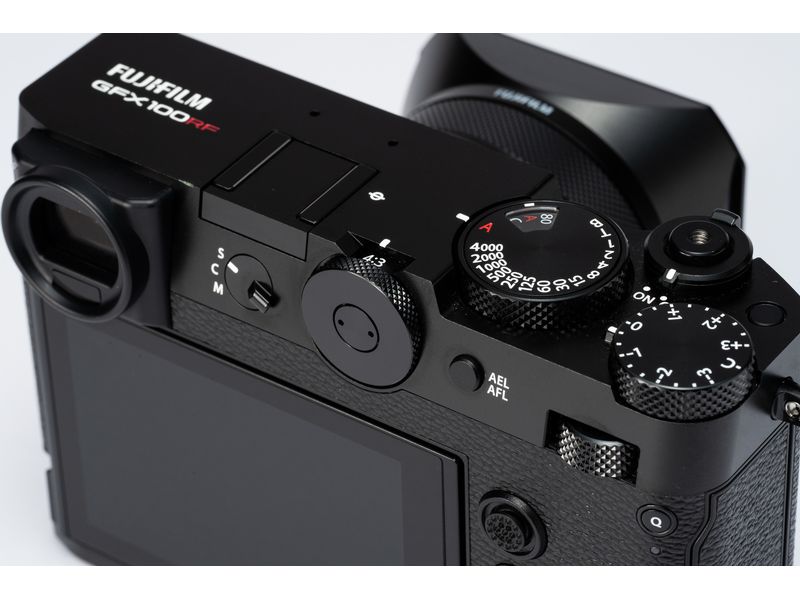 Fujifilm Fotokamera GFX 100RF Schwarz GFX-Kamera mit fest verbautem Objektiv und bringt die Mittelformat-Bildqualität in ein ultrakompaktes Design